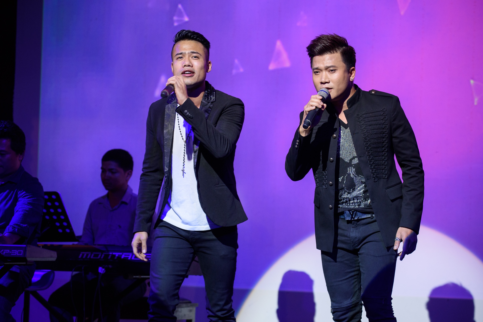 Thanh Truc hat trong dem nhac Khang Viet anh 8