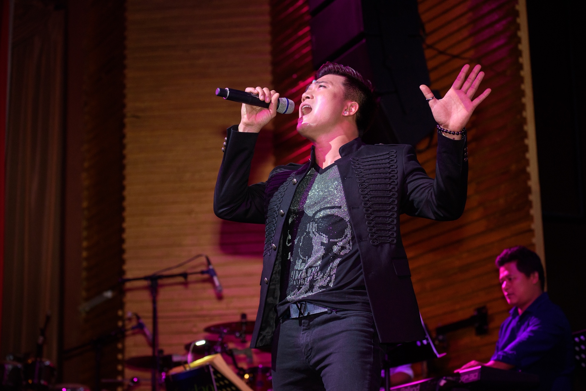 Thanh Truc hat trong dem nhac Khang Viet anh 6