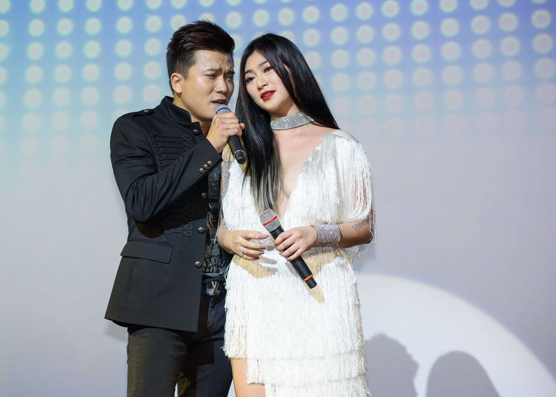 Thanh Truc hat trong dem nhac Khang Viet anh 4