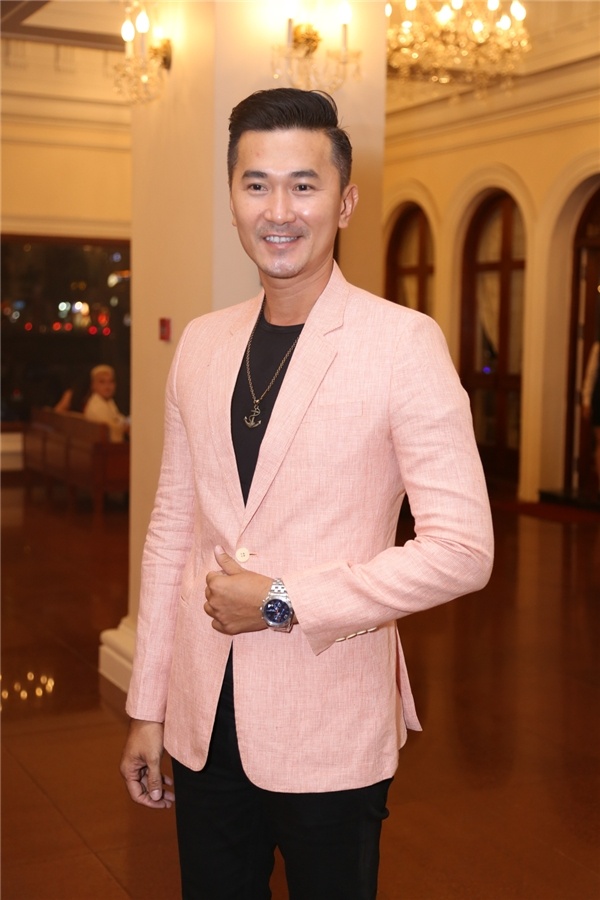 Quoc Cuong choi than voi Tang Thanh Ha anh 1