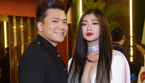 Thanh Truc mac goi cam, tinh tu ben Khang Viet hinh anh