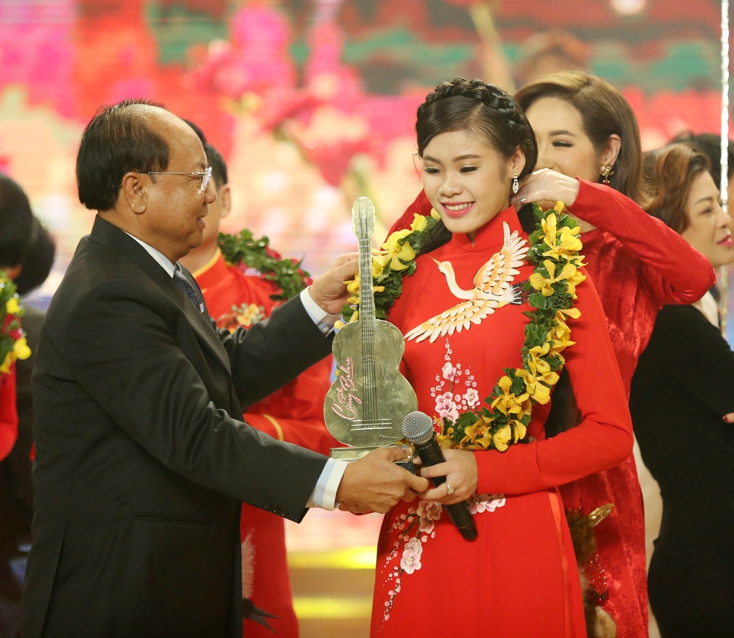 Co be 14 tuoi tro thanh quan quan Solo cung Bolero anh 1