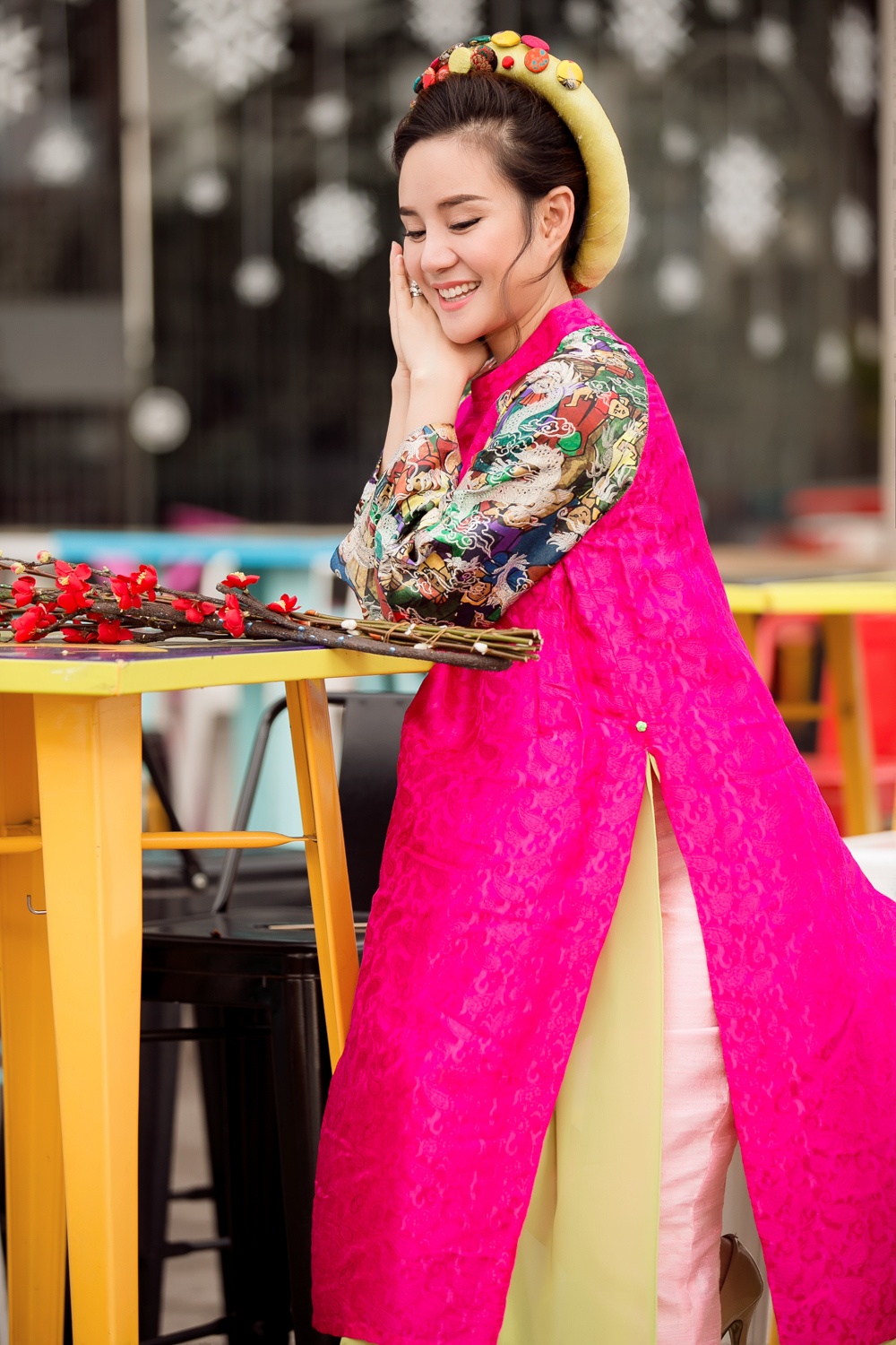 Vy Oanh dua con hai tuoi xuong pho anh 6