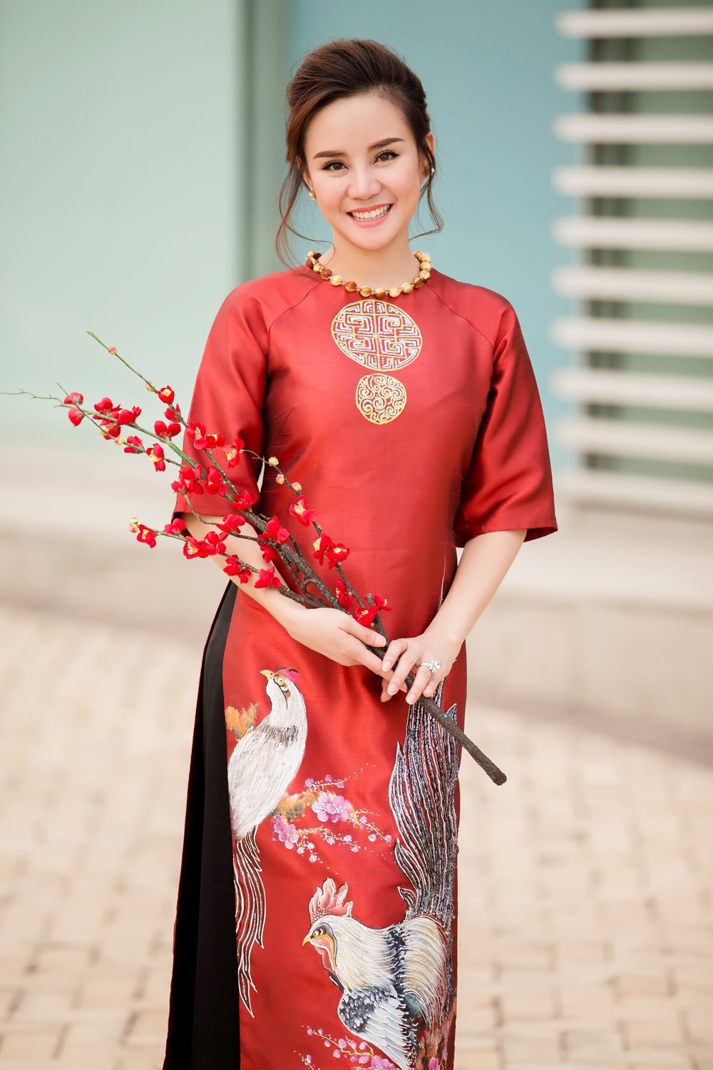 Vy Oanh dua con hai tuoi xuong pho anh 7