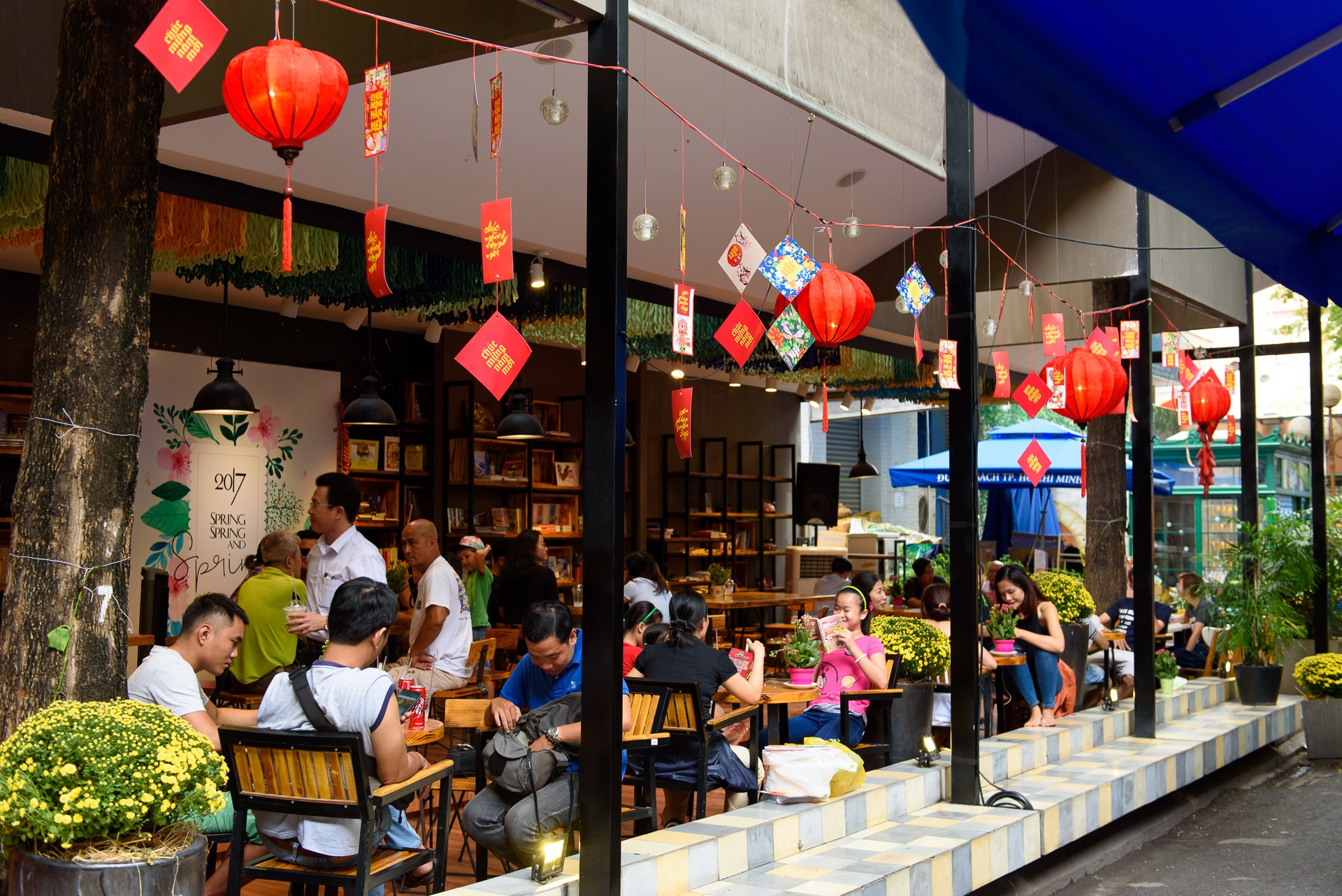 khong khi xuan tai duong sach anh 11