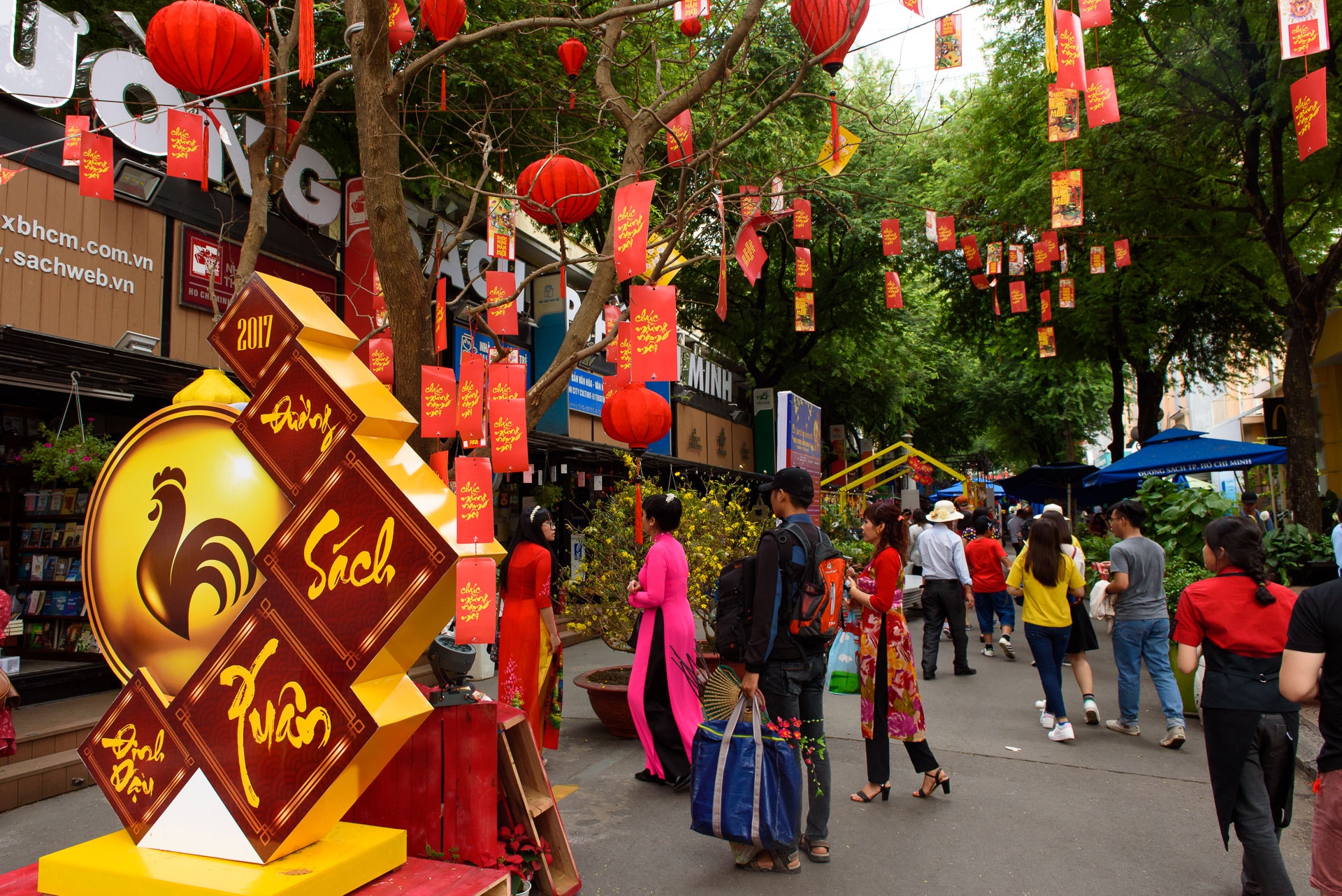 khong khi xuan tai duong sach anh 1