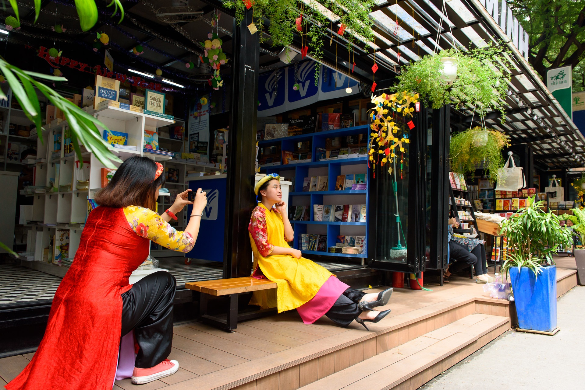 khong khi xuan tai duong sach anh 12