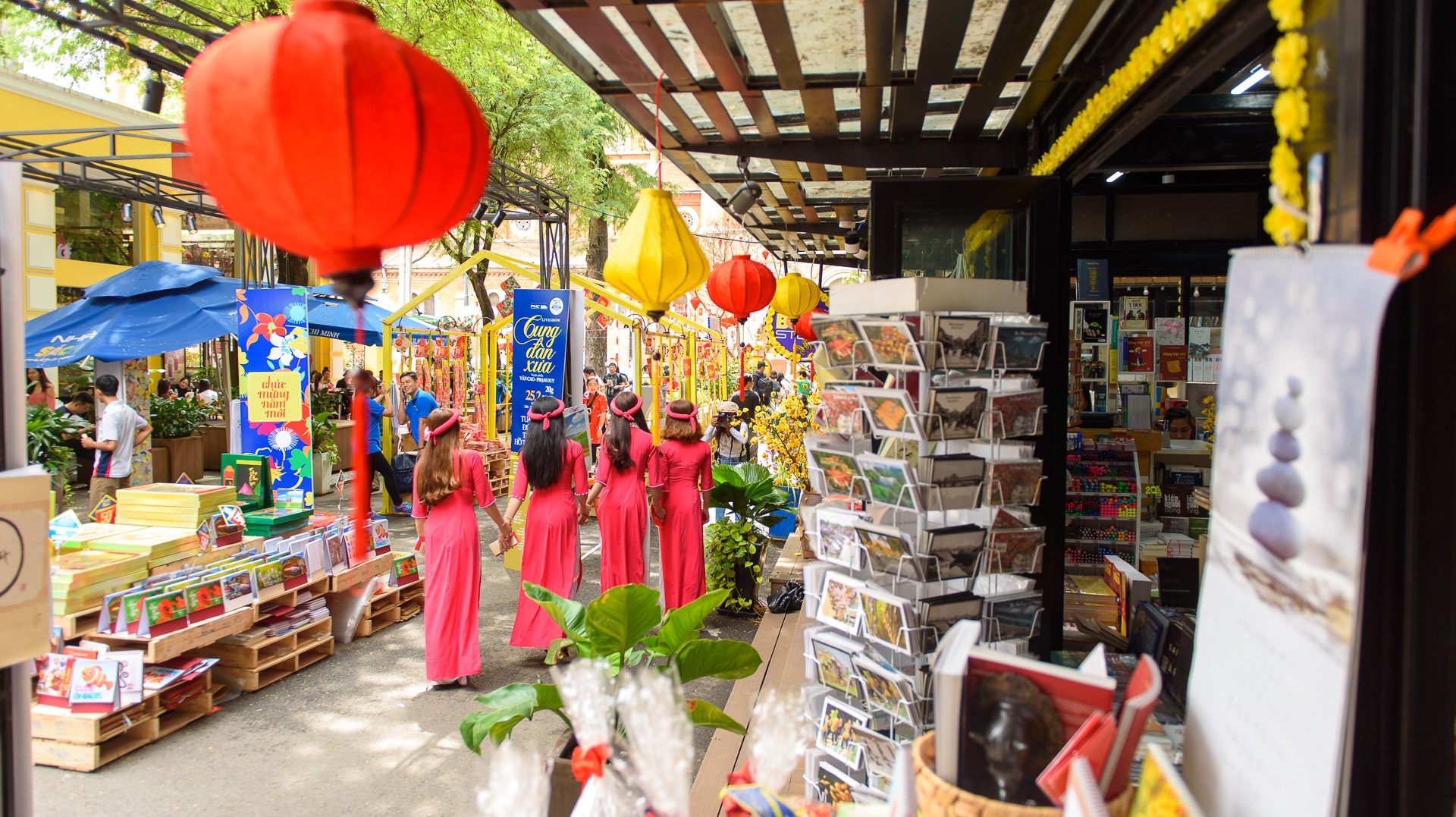 khong khi xuan tai duong sach anh 3