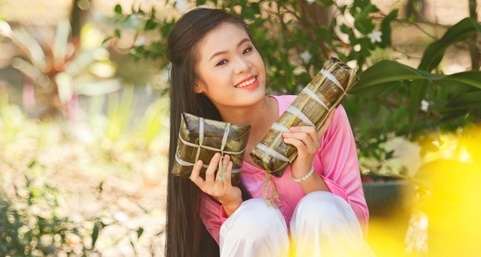 Quan quan Bolero goi banh chung cung ba me don Tet hinh anh