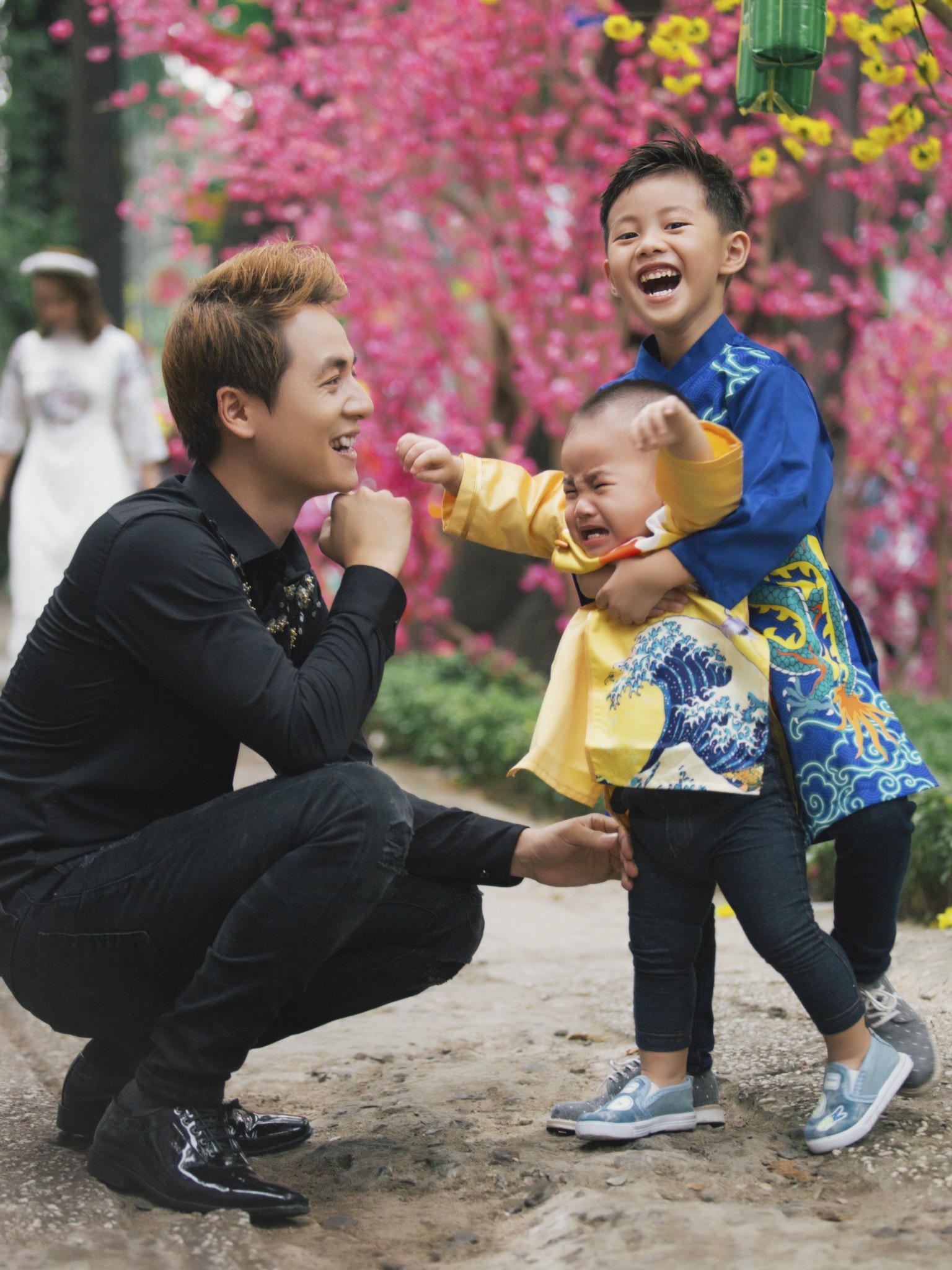 Đăng Khôi đưa vợ con xuống phố ảnh 7 Dang Khoi dua vo con xuong pho anh 7