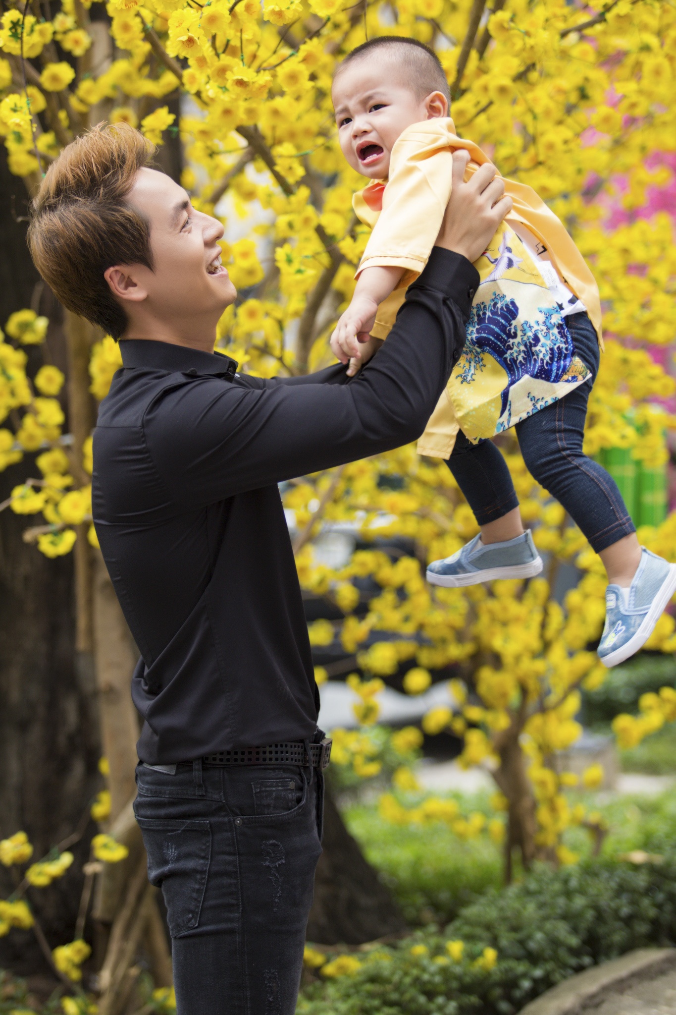 Đăng Khôi đưa vợ con xuống phố ảnh 6 Dang Khoi dua vo con xuong pho anh 6