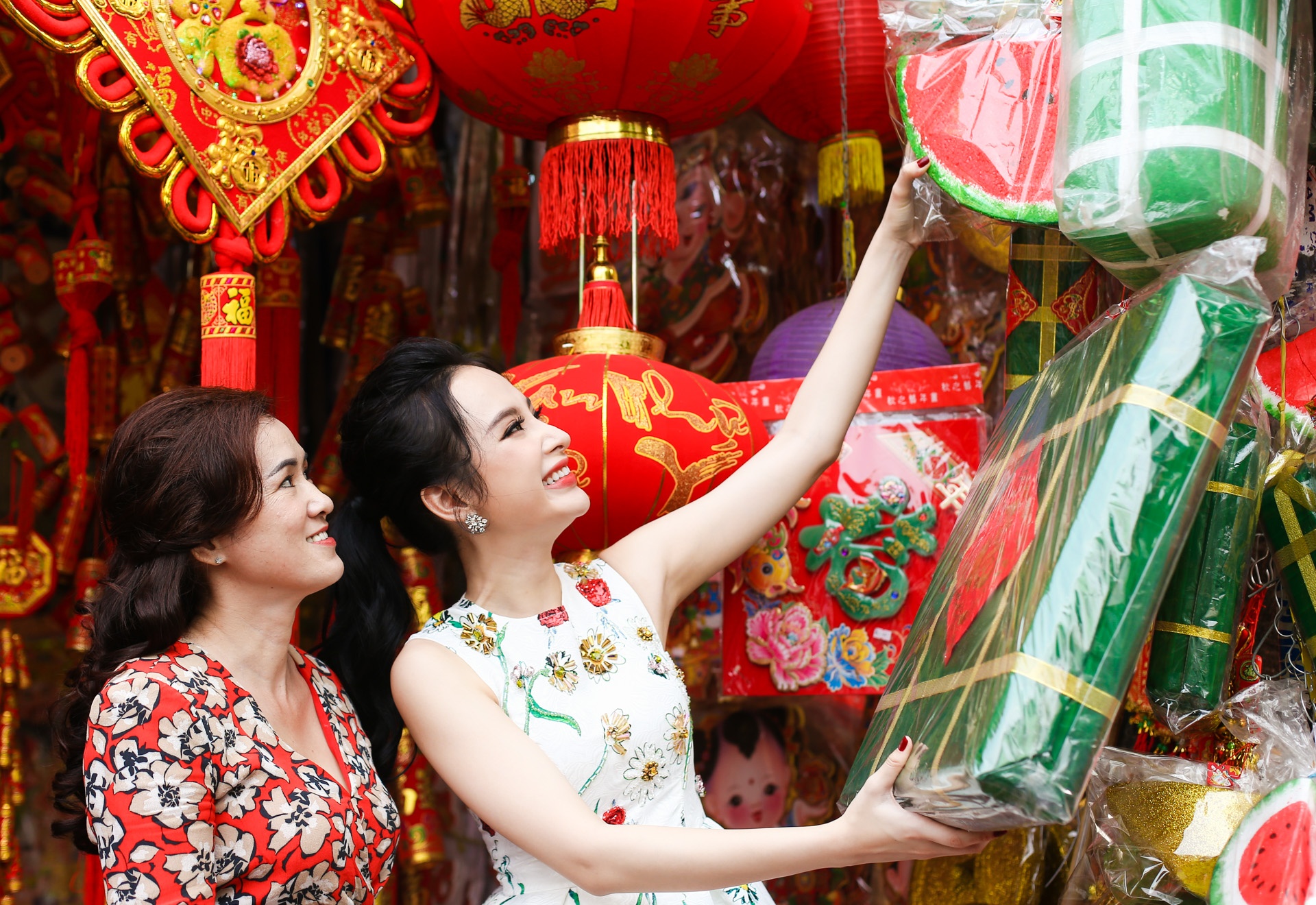 Angela Phuong Trinh don Tet o nha moi anh 11