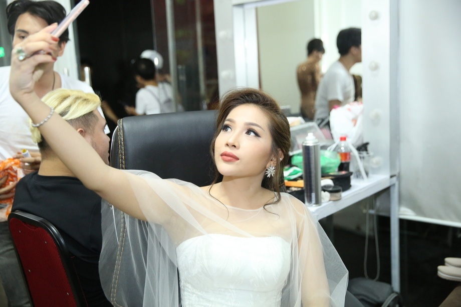 Hoai Linh mac gian di di lam giam khao anh 6