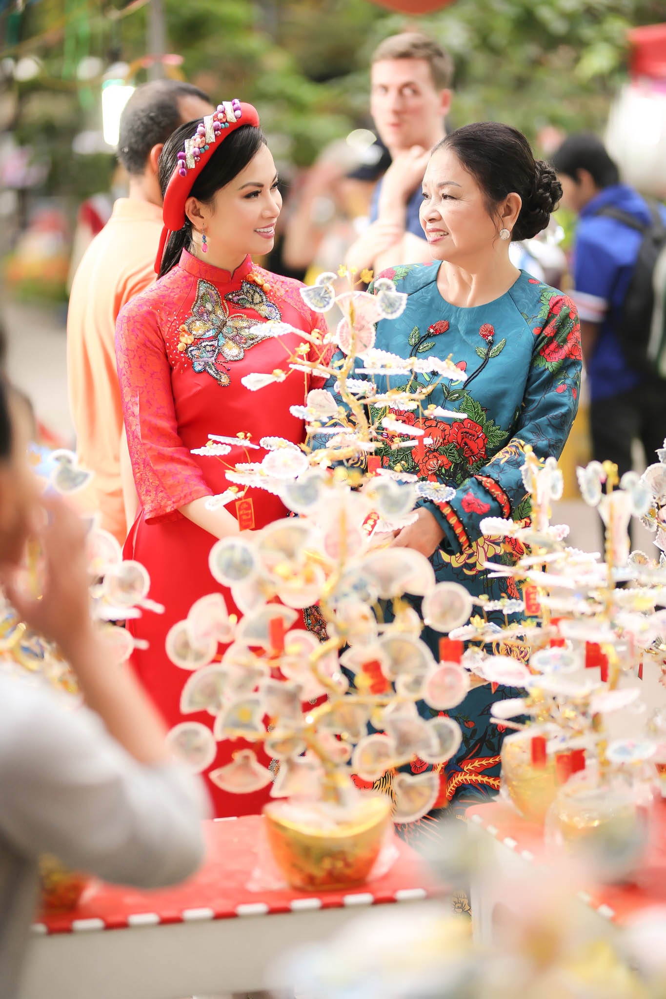 Ha Phuong ve Viet Nam don Tet cung ba me anh 4