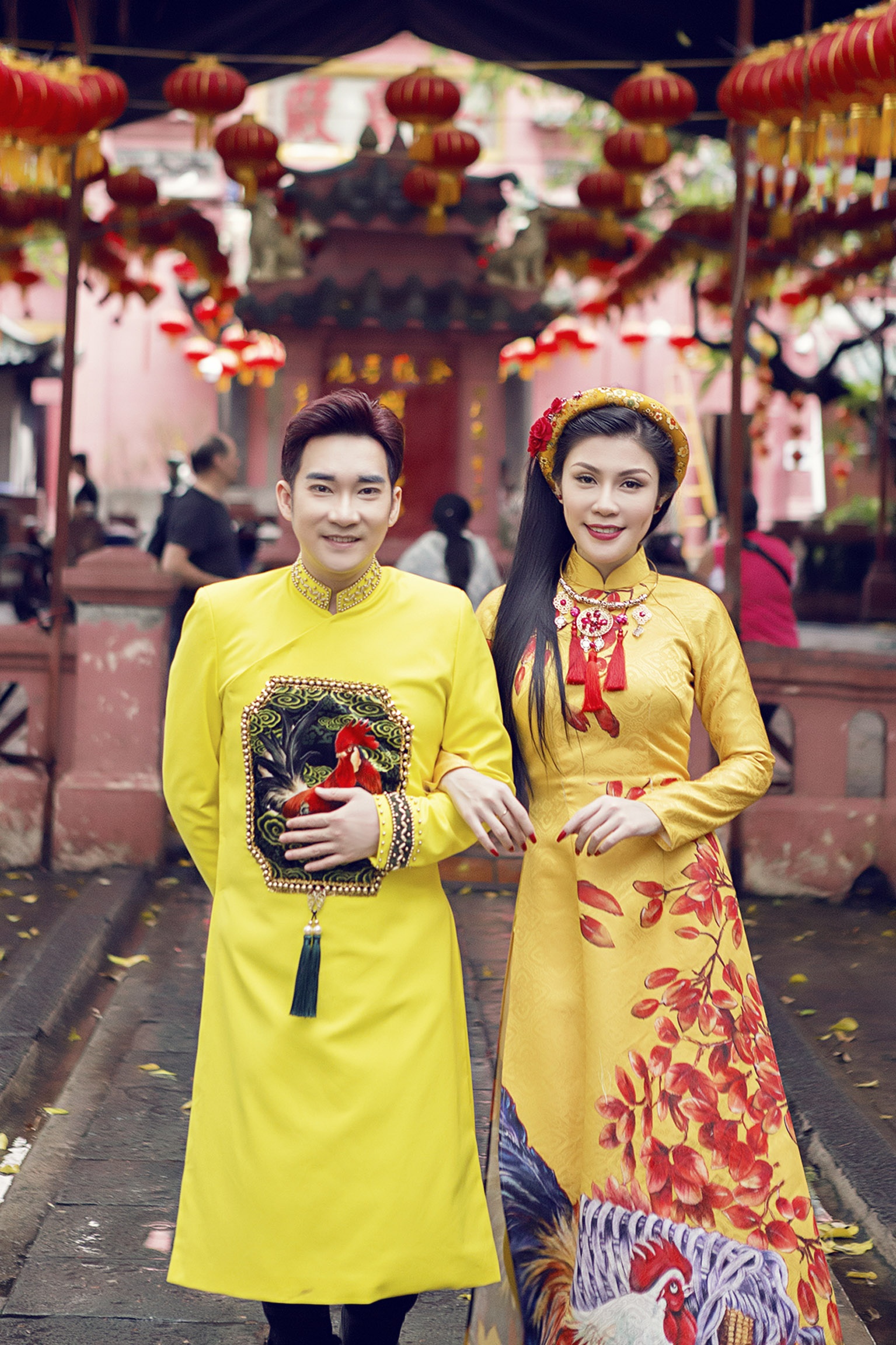 Quang Hà và Uyên Trang đi lễ chùa ảnh 1 Quang Ha va Uyen Trang di le chua anh 1