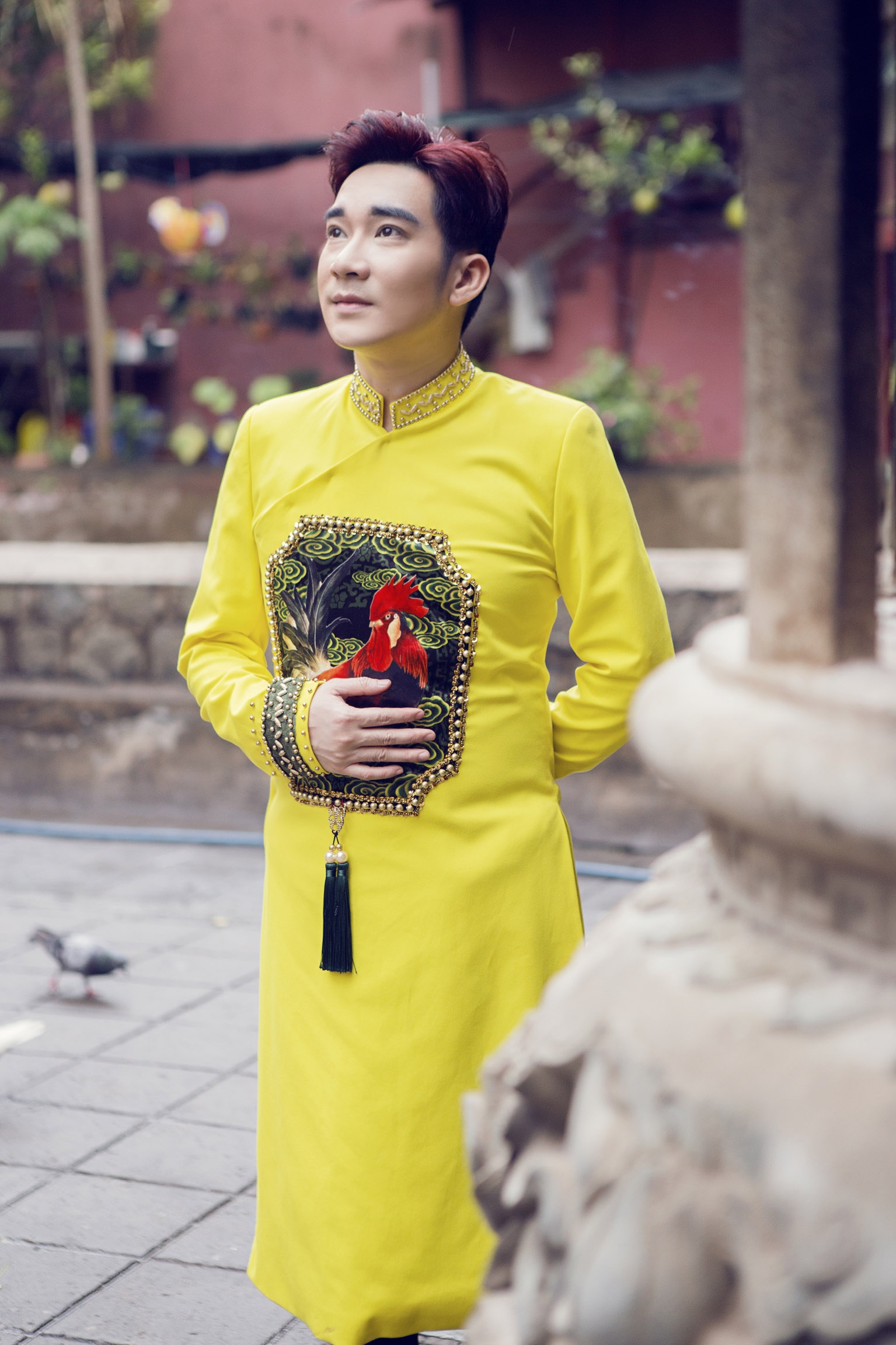 Quang Hà và Uyên Trang đi lễ chùa ảnh 3 Quang Ha va Uyen Trang di le chua anh 3