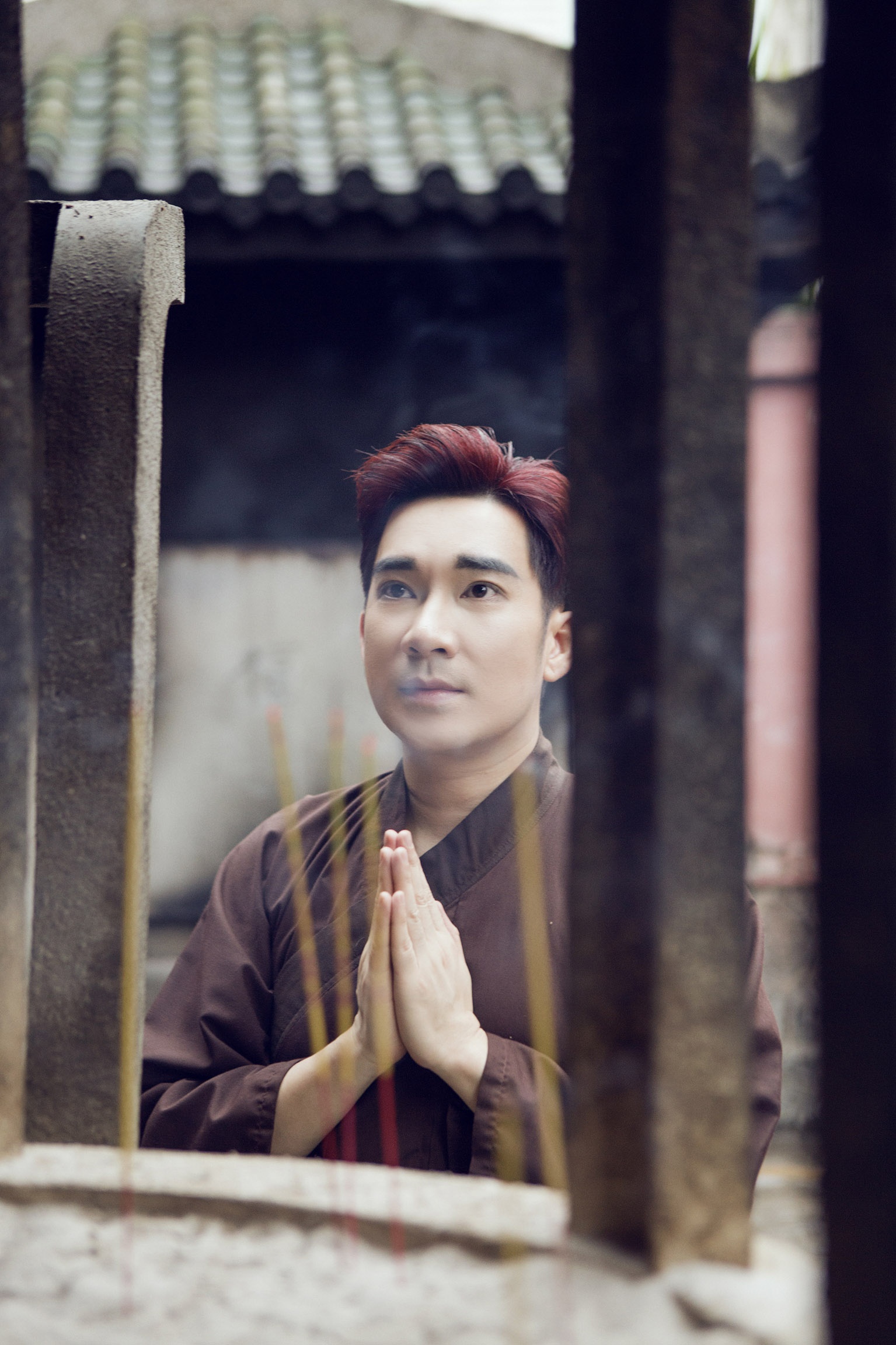 Quang Hà và Uyên Trang đi lễ chùa ảnh 7 Quang Ha va Uyen Trang di le chua anh 7