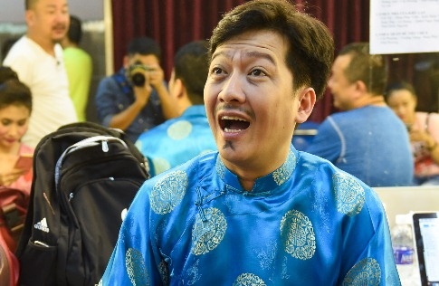 Truong Giang tat bat dien kich trong dem mung 1 Tet hinh anh