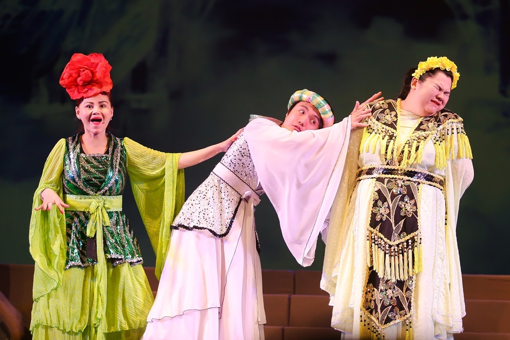 Tran Thanh voi tao hinh than ke anh 4