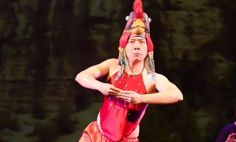 Tran Thanh gay cuoi voi tao hinh than ke trong kich Tet hinh anh