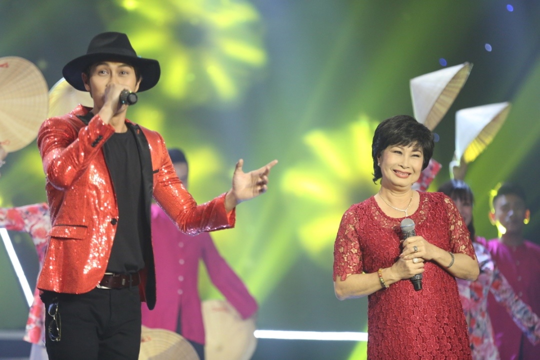 Kyo York duoc Siu Black moi 10 binh ruou anh 10