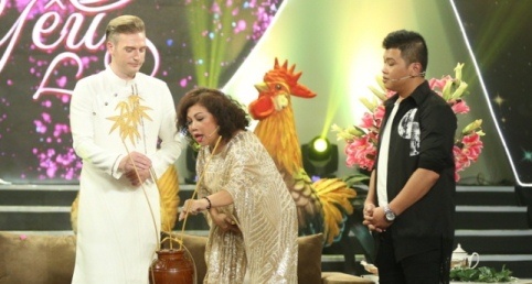 Kyo York duoc Siu Black moi 10 binh ruou can vao ngay Tet hinh anh