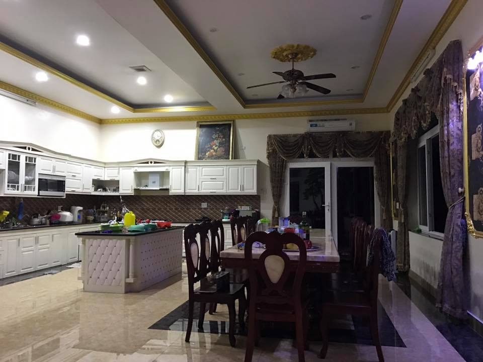 Vy Oanh khoe nha sang trong cua gia dinh chong anh 2