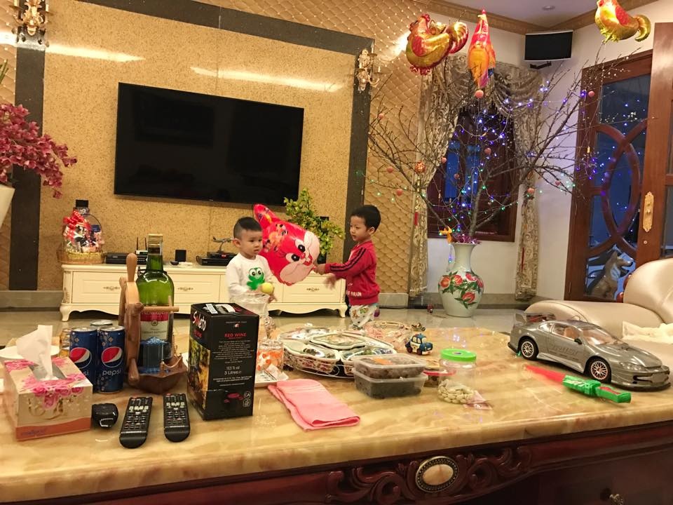 Vy Oanh khoe nha sang trong cua gia dinh chong anh 1