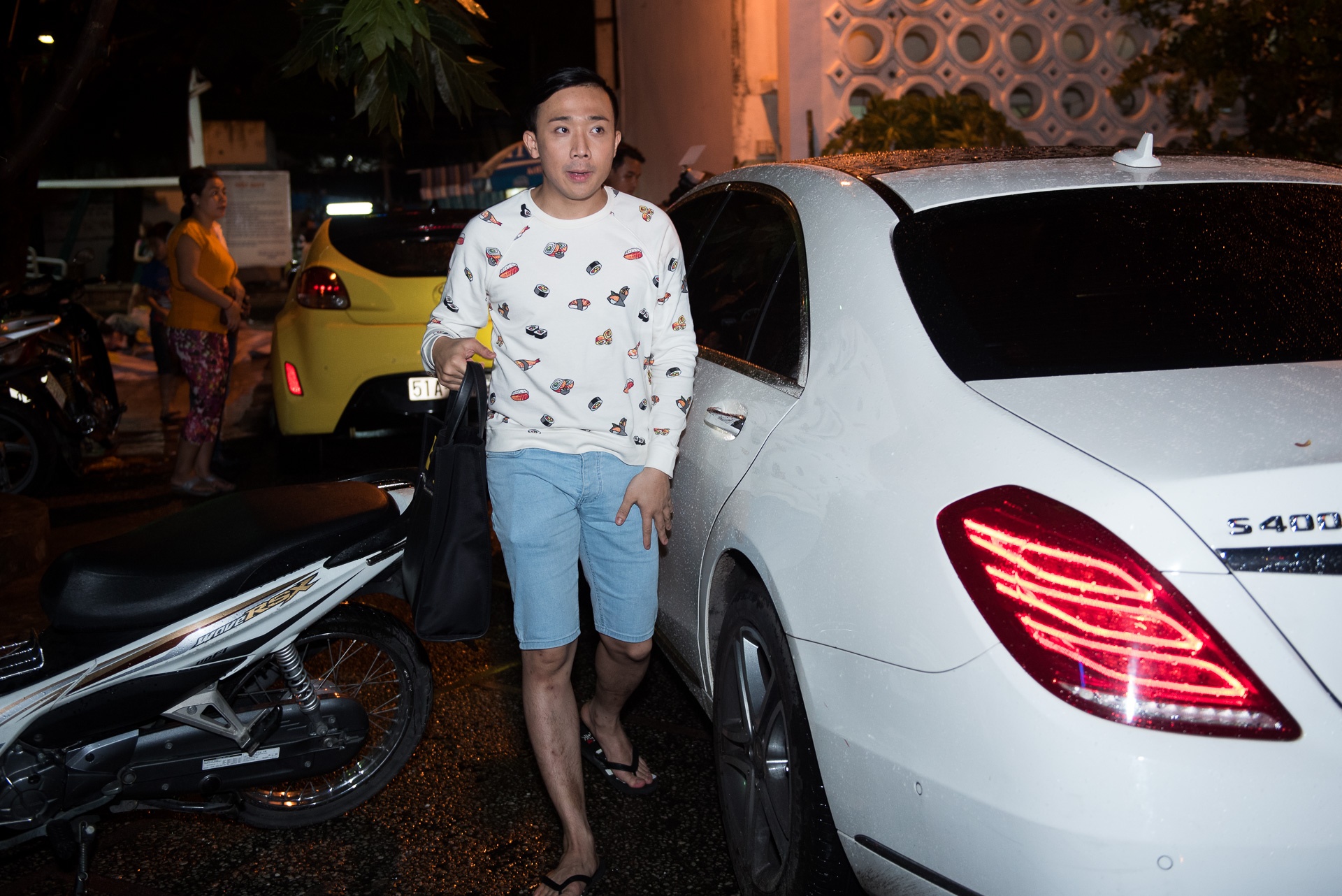 Tran Thanh duoc fan to chuc sinh nhat anh 1