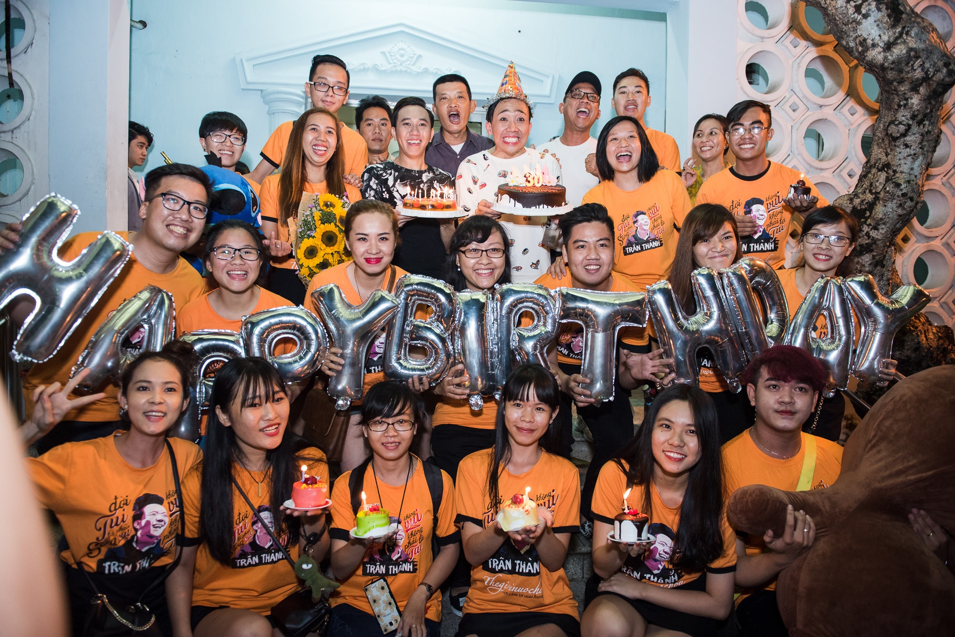 Tran Thanh duoc fan to chuc sinh nhat anh 3