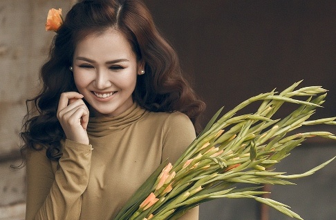 Vo Ha Tram ra mat ca khuc 'Them yeu' trong ngay Valentine hinh anh