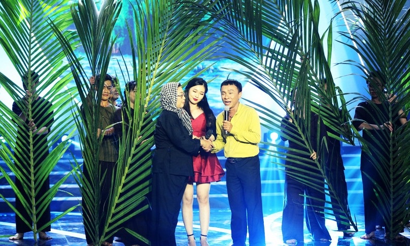 Siu Black va con trai dung chan som tai game show anh 2