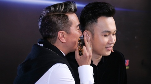 Dam Vinh Hung va Duong Trieu Vu than thiet o su kien hinh anh