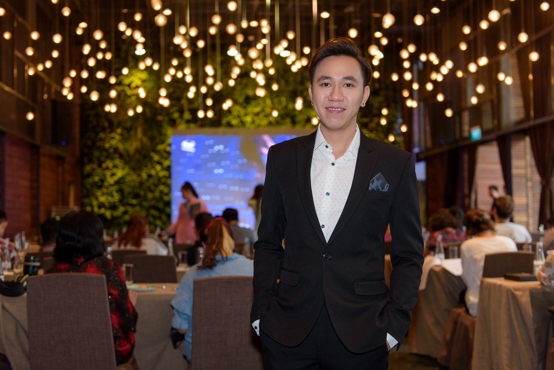 Ra mat chuong trinh Troi sinh mot cap anh 6