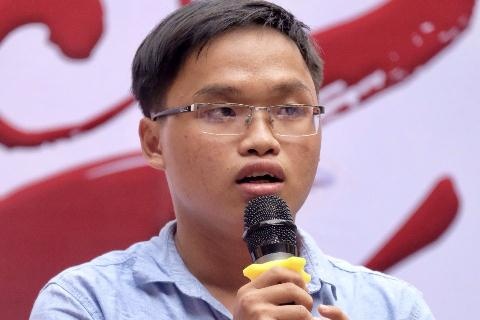 Nam sinh vien doat giai nhat cuoc thi tho luc bat hinh anh