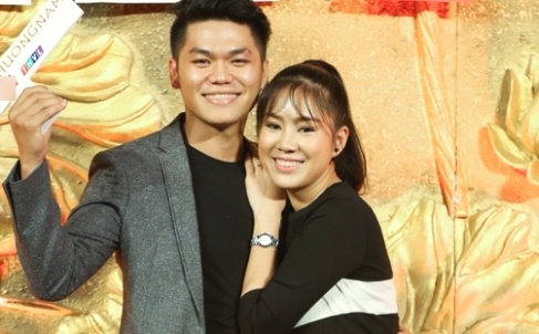 Le Phuong phu nhan co bau voi ban trai kem tuoi hinh anh