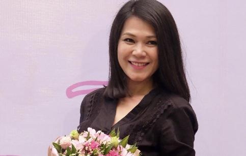 Dinh Y Nhung du ra mat sach lam dep tai duong sach hinh anh