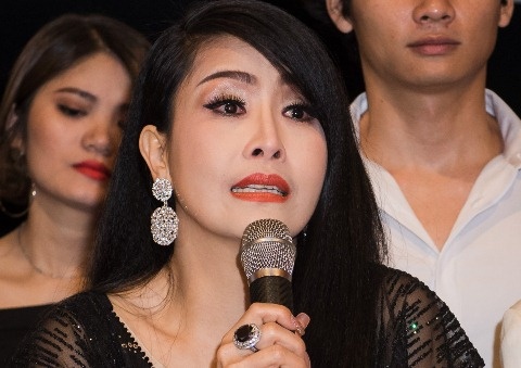 Dien vien hai Kieu Oanh khoc trong su kien ra mat phim hinh anh