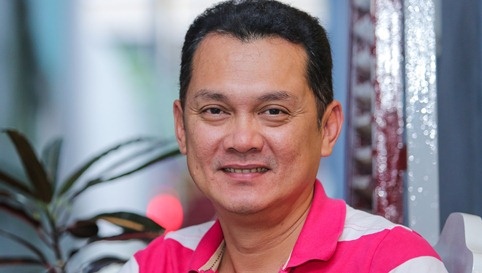 NSUT Huu Chau tim niem vui trong viec truyen nghe cho cac ban tre hinh anh