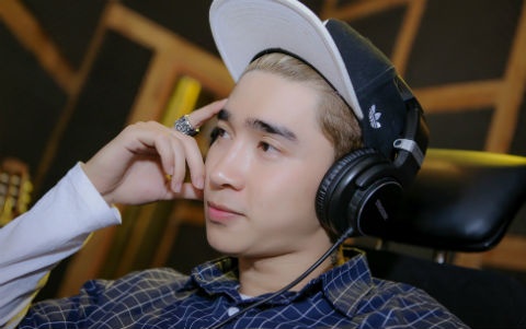 Chi Dan ra mat ca khuc moi dip Valentine trang hinh anh