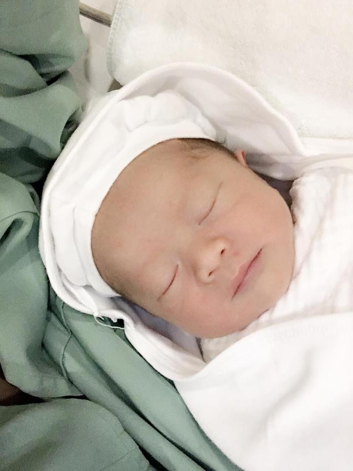 Việt Anh khoe con trai mới sinh ảnh 1 Viet Anh khoe con trai moi sinh anh 1