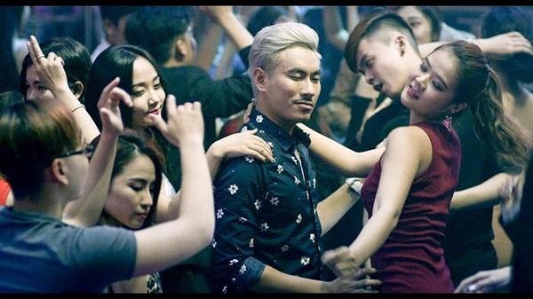 hé lộ cảnh nóng của Kiều Minh Tuấn và nữ sinh cấp  ảnh 1 he lo canh nong cua Kieu Minh Tuan va nu sinh cap anh 1