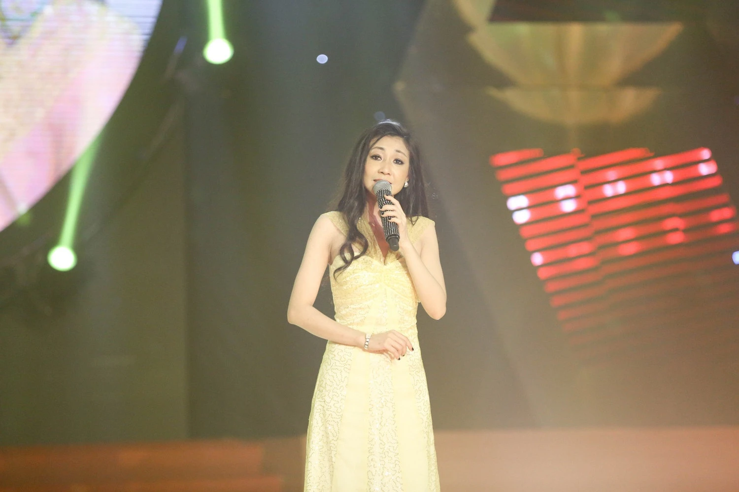 Ha My bi loai som tai Tinh Bolero anh 1