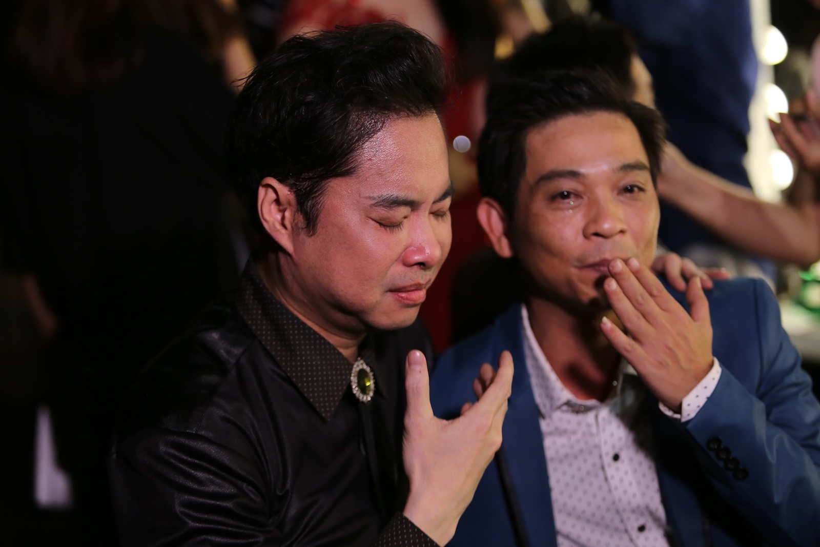 Ngọc Sơn khóc vì loại fan từng đạp xe tới nhà ảnh 1 Ngoc Son khoc vi loai fan tung dap xe toi nha anh 1