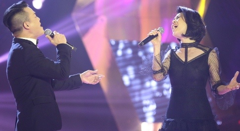 Clip Thu Phuong song ca an tuong cung anh trai hinh anh