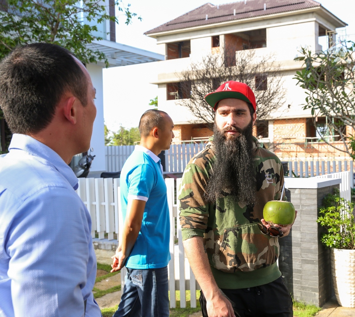 Dao dien Kong tim mua nha o Sai Gon anh 1