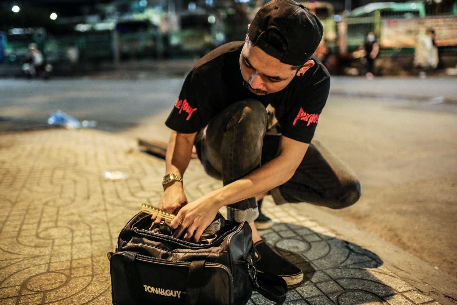 Ha Hien cat toc cho nguoi ngheo anh 1