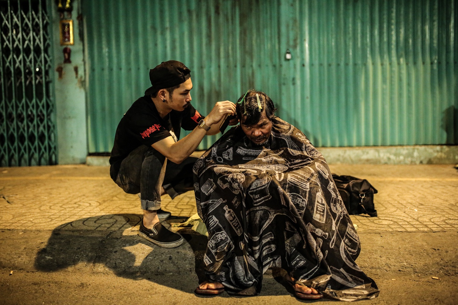 Ha Hien cat toc cho nguoi ngheo anh 2