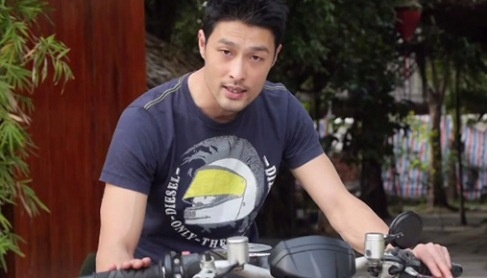 Johnny Tri Nguyen bi tai nan o Quy Nhon, xe 400 trieu dong vo nat hinh anh