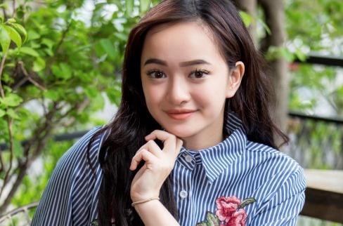 Dien vien 17 tuoi chia se nhung am anh khi dong canh nong hinh anh